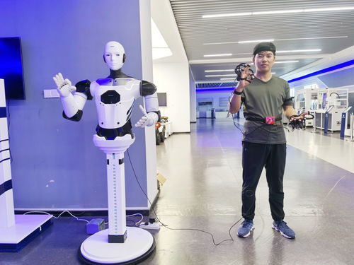 揚州造人型機器人 智能同步，語音交互新突破